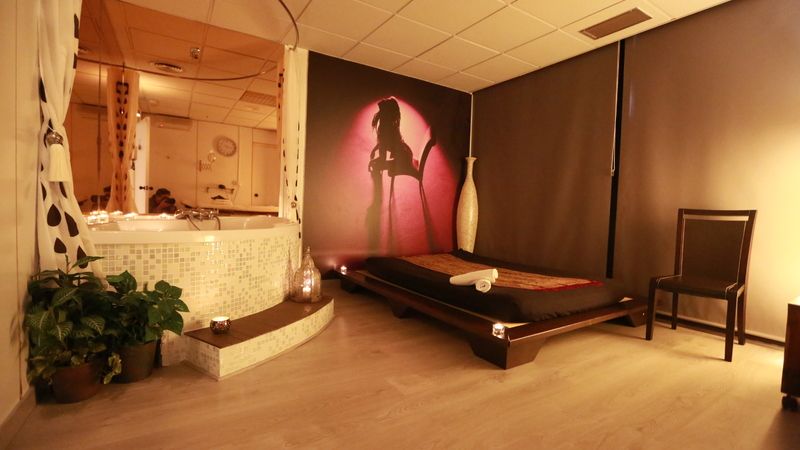 Faywood Massage Barcelona Parlors Bianco Oro